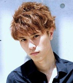 卷发男网红吃瓜,揭秘娱乐圈幕后风云